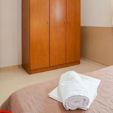 Apartman Elena 2 *