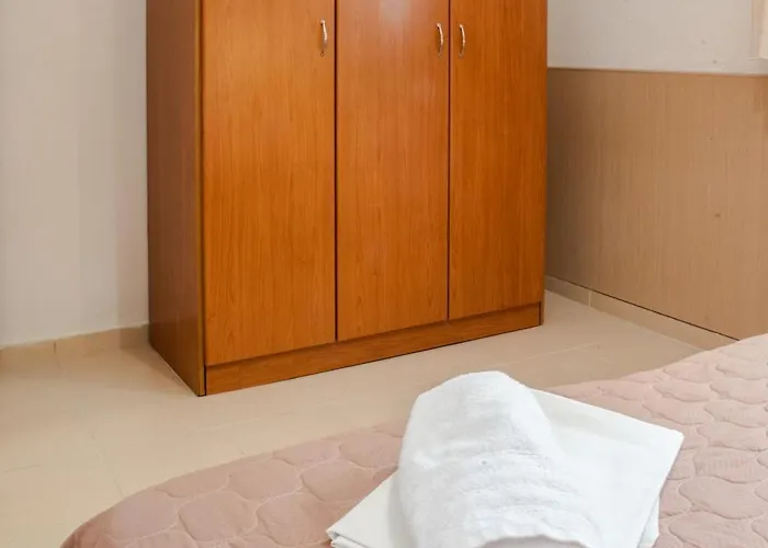 Apartamento Elena 2 *